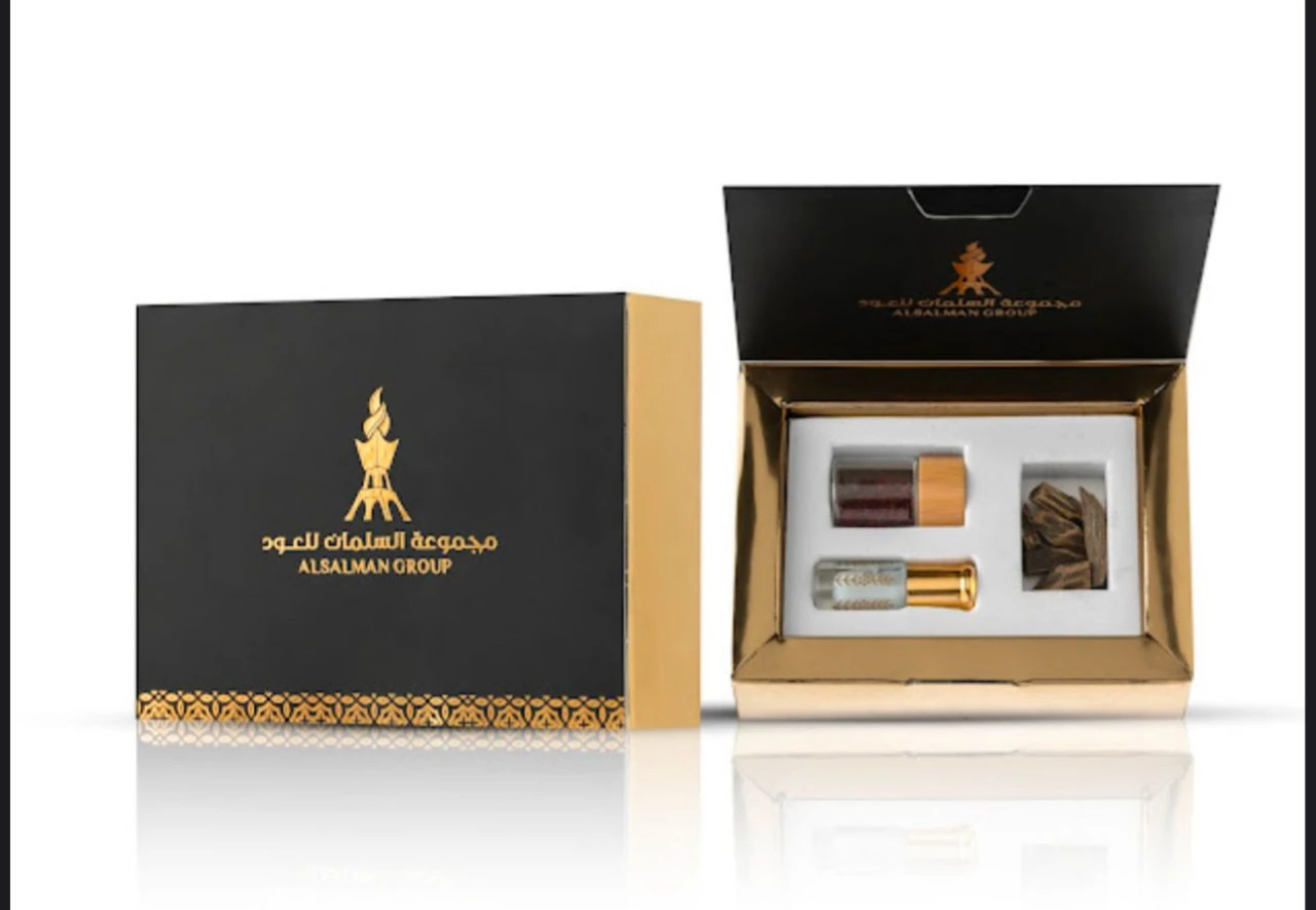 طقم عطور داخل بوكس أسود وذهبي بفاصل داخلي